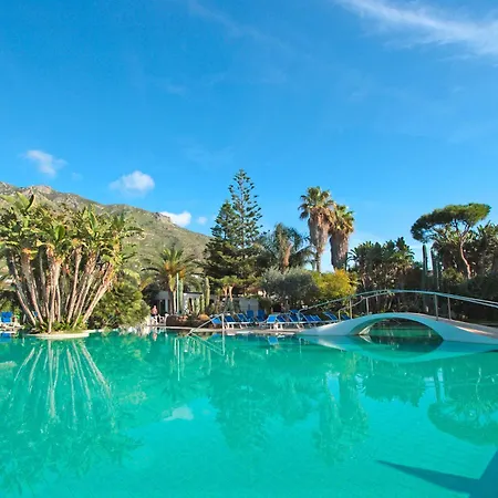 地中海公园温泉酒店 4*