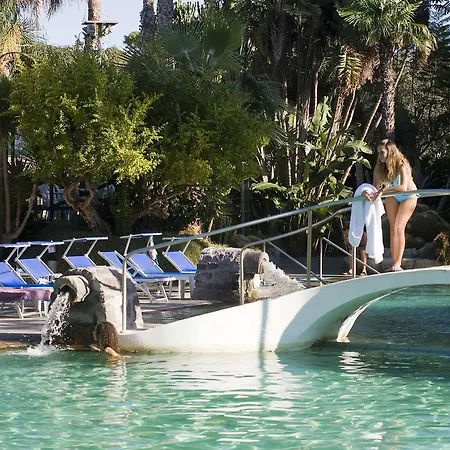 地中海公园温泉酒店 4*