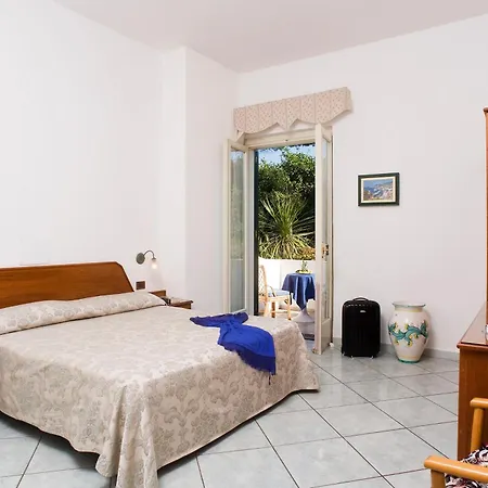 地中海公园温泉酒店 4* Forio di Ischia